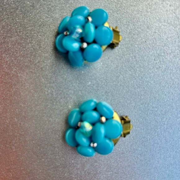 Vintage Robin egg Blue turquoise lucite Clip-On Earrings from Hong Kong - Picture 2 of 4